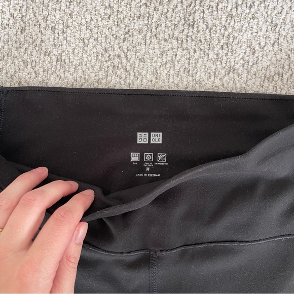 Uniqlo Black Leggings - Picture 2 of 3